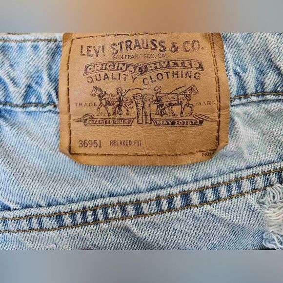 Vintage Levi's Shorts hand painted Relaxed Fit Light Blue Distressed W34 - Picture 6 of 11